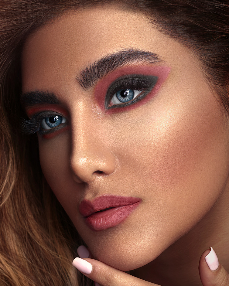 Close-up Photo of Woman Wearing Pink Lipstick